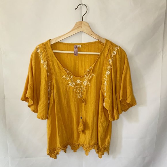 Alya Short Sleeve Embroidered Blouse Size M - Picture 2 of 7